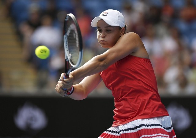 连续两战决胜4扣王者之风！吴梦洁成女排第一尖刀 崴脚后还面带笑容